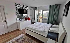 Lovely 3-Bedroom Apartment In The City Center